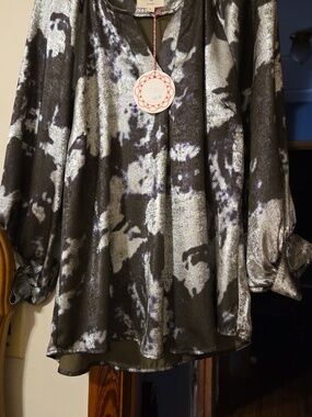 Women’s Metallic Black & Silver Long Sleeve Blouse